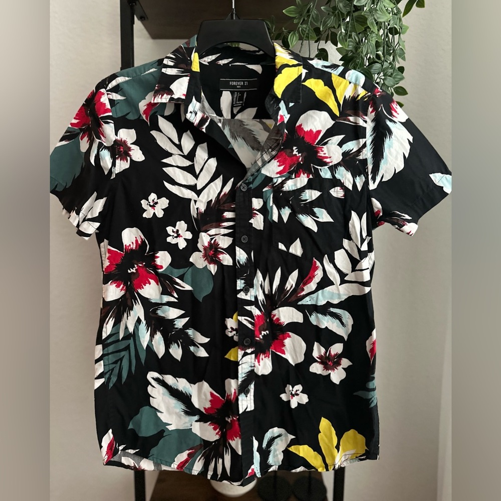 Men’s forever 21 Hawaiian casual button-down polo shirt‎ size small